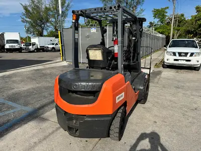 Used 2018 TOYOTA 8FDU30 Misc Forklifts Florida US | Truck and Van Outlet #1506273