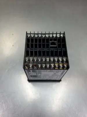 USED Yokogawa UT551-0A TEMPERATURE CONTROLLER, 100-240VAC