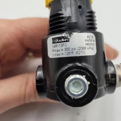 Used PARKER PARKER REGULATOR, AIR INLET 1/4", NPT, 300 PSI & ONE 1-1/2" GAUGE Solenoid Regulators | ND Industrial Surplus #1225453