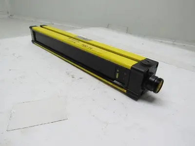 A-B Allen Bradley 440L-T4B0300N POC-14 Safety Light Curtain Transmitter 12"