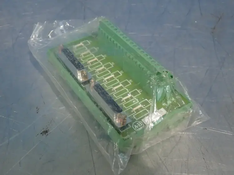 New | in-Stock ALLEN BRADLEY 1771RTP4 Electrical Panels | HGR 24 #736114