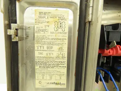 Square D HU221DS Safety Disconnect Switch 30 Amp 600V 2 Pole Fused SS E1