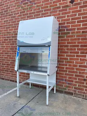 USED LABCONCO 322391101 CELL LOGIC+ CLASS II TYPE A2 BIOSAFETY CABINET W/ TEMP ZONE 3 FT
