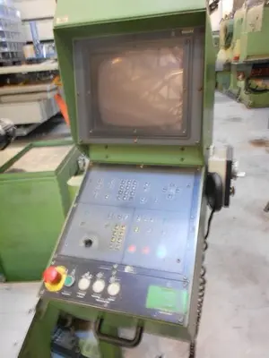USED MAHO MH 500C X: 500 - Y: 400 - Z: 300MM CNC