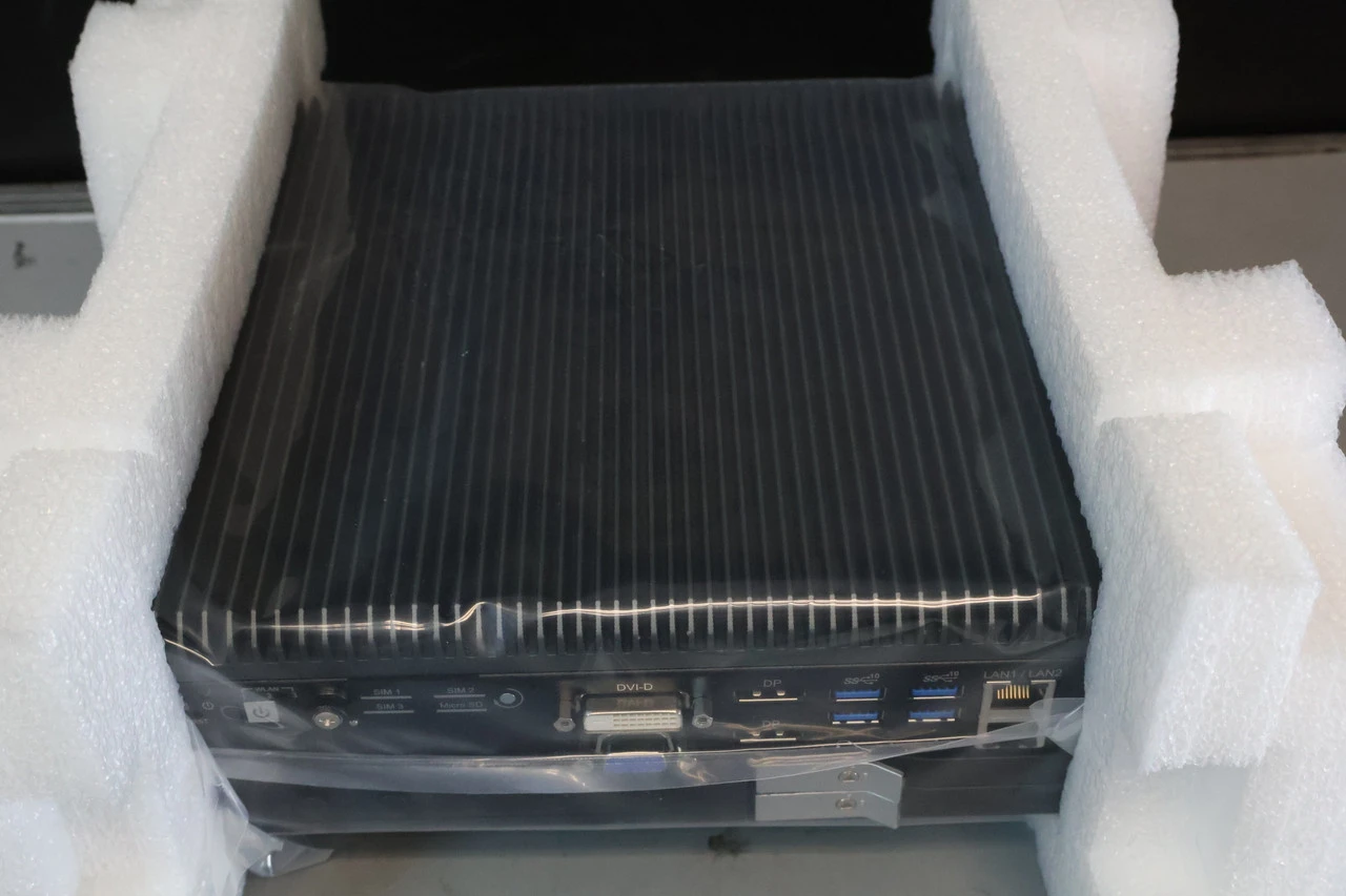 NEW VECOW ECX-2210M-10700TEW32-PHA
