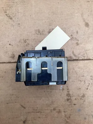 Fuji Electric EA33 BB3AEA-005 5A 2.5kA 3 Pole Circuit Breaker Aux Switch