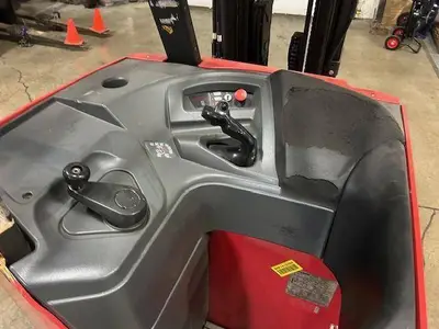 Used 2015 RAYMOND 425C35TT 3-Wheel Stand up Electric Counterbalance Forklifts Illinois US | Somerset Equipment Sales #1546185