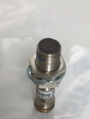 USED BALLUFF BES 516-325-G-E5-Y-S4