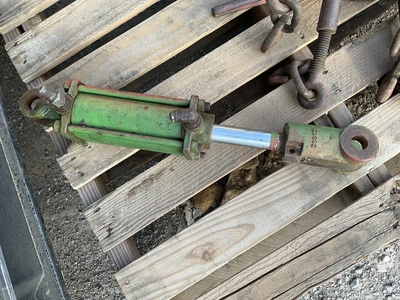 Used _UNKNOWN_ _UNKNOWN_ Hydraulic Cylinders Michigan US | Miedema Asset Management Group #1325553