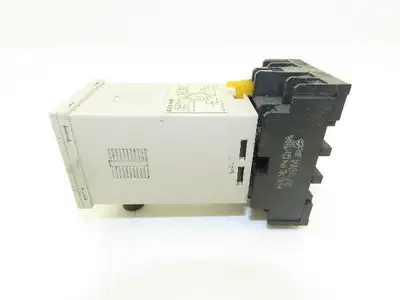 Omron E2CA-AL4D Proximity Sensor Amplifier Socket Base