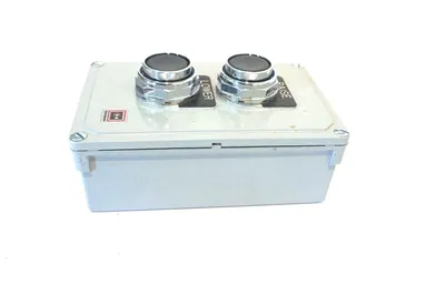 NEW CUTLER HAMMER 10250T3672 PUSH BUTTON STATION