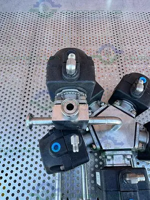 USED 6 ITT PURE FLO ADVANTAGE STAINLESS STEEL DIAPHRAGM VALVE W/1/2" SANITARY FITTING