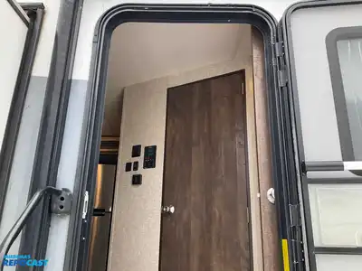USED 2018 FOREST RIVER VIBE 288RLS