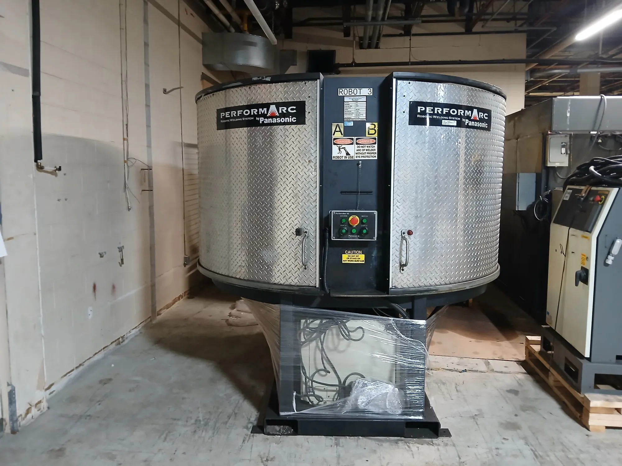 Used Panasonic PreformArc Welding Cell Single Robot Cell with 2 tables Robots Ontario CA | ACES Robotics Ltd #923327