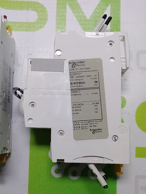SCHNEIDER ELECTRIC IC60N  C 6A CIRCUIT BREAKER