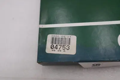 402754 CR SEALS CHICAGO RAWHIDE OIL SEAL NEW IN BOX (4 AVAILABLE) STOCK 5558A