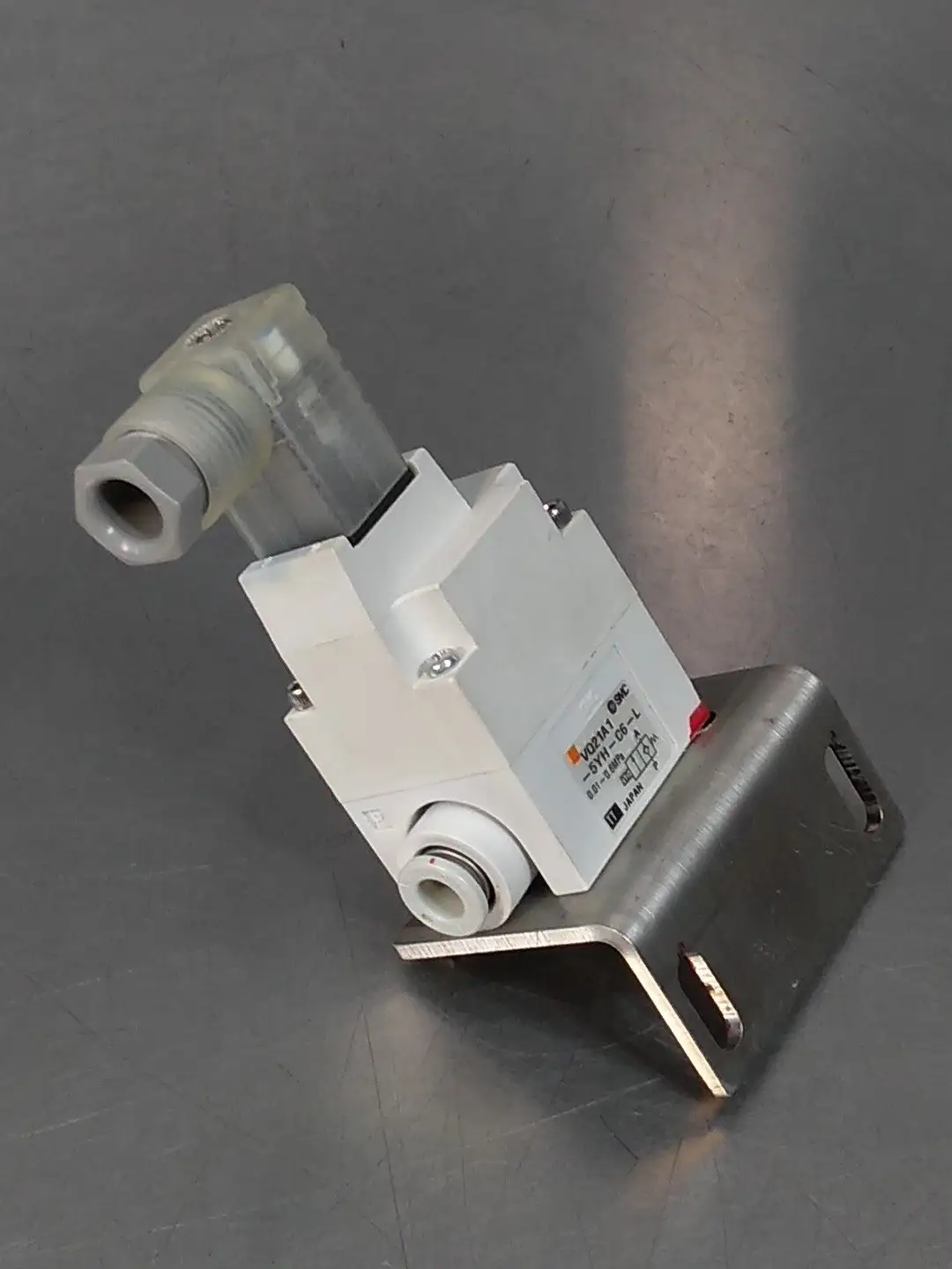 SMC VQ21A1 Solenoid Valve Loc5E5/3