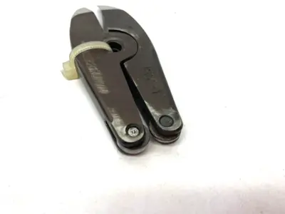 USED PLASTIC PROCESS EQUIPMENT AIR OPERATED PLASTIC GATE CUTTERS
