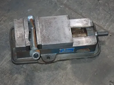 Kurt 6" Vise