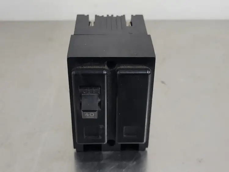 Used BRYANT QP240 Switchgears British Columbia CA | Lenmark #244579