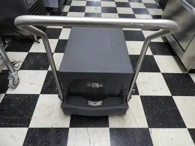 New | in-Stock Follett New Follett 00112771 Mobile 75lb Ice Caddy - Plastic, Gray Restaurant Storage Containers Illinois US | Falcon Restaurant Supply #1376492