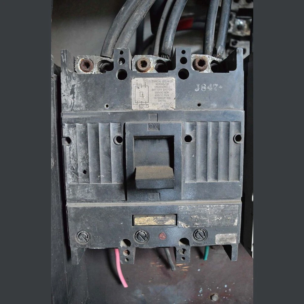 General Electric 600 Amp Breaker