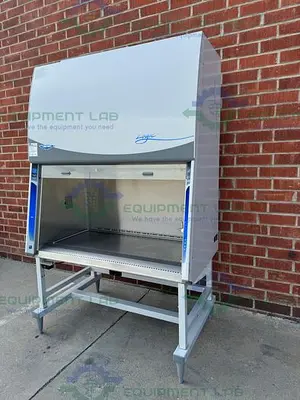 USED LABCONCO 302419000 LOGIC BIOSAFETY CABINET 4 FT CLASS II TYPE A2 WITH HYDRAULIC LEGS