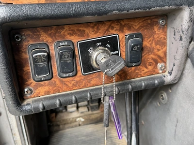 Used 2002 KENWORTH T800 TRUCK TRACTOR Conventional trucks Michigan US | Miedema Asset Management Group #1709451