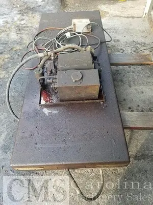 Unknown 4' x 6' Hydraulic Lift Table
