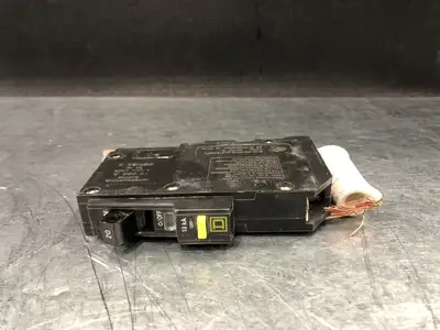 NEW SQUARE D QOB120GFI