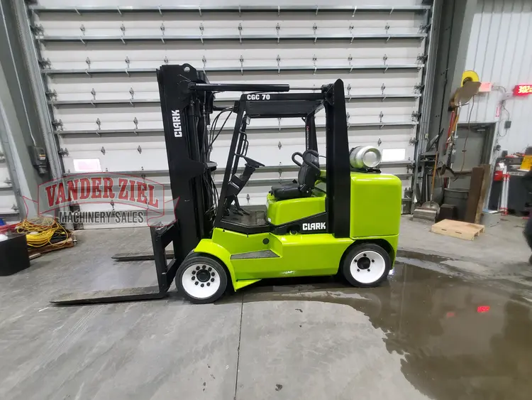 Used 2001 CLARK CGC70 Misc Forklifts Michigan US | Vander Ziel Machinery Sales #480427