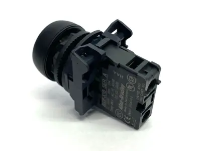 800F-X10,800F-ALP,800FP-E2 | Allen Bradley 800FP-E2 Pushbutton Black w/ 800F-ALP Latch 800F-X10 Ser A Contact - Used