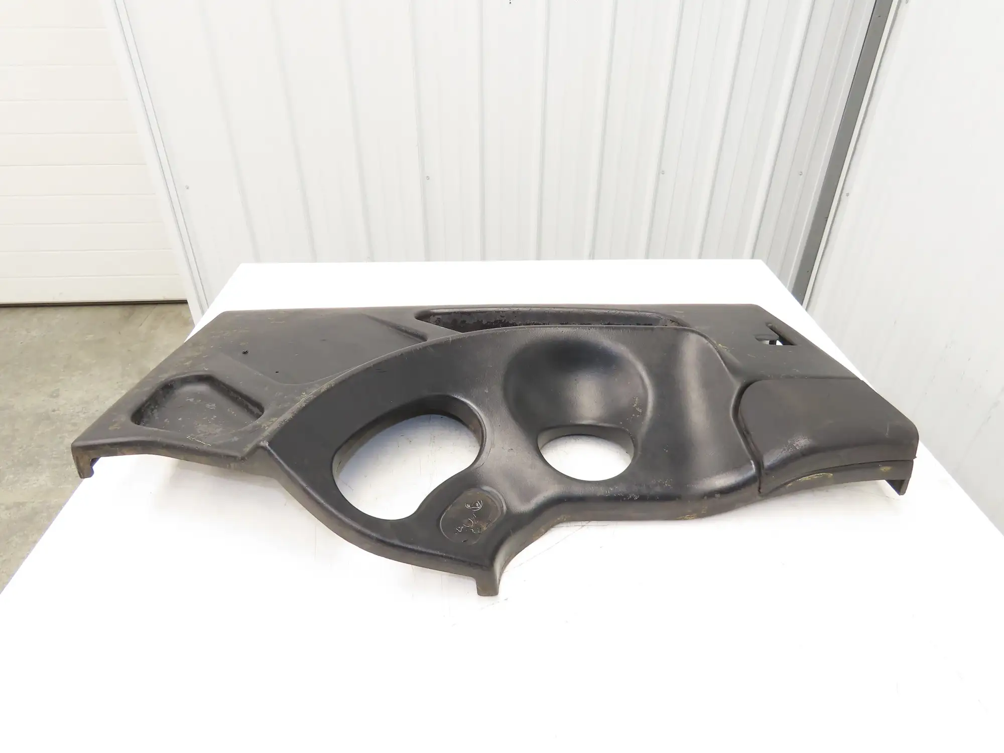 Yale Operator Center Plastic Cover Removed From ESC030FAN36TE094 Forklift