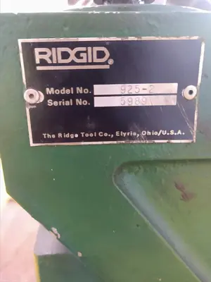 RIDGID 300 & 925 PORTABLE PIPE GROOVER WITH TOOL BOX BENCH: STOCK #13035