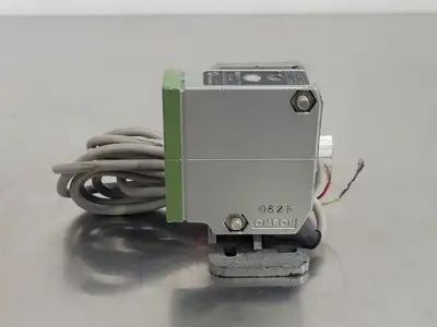 USED OMRON E3S-LS20XE1
