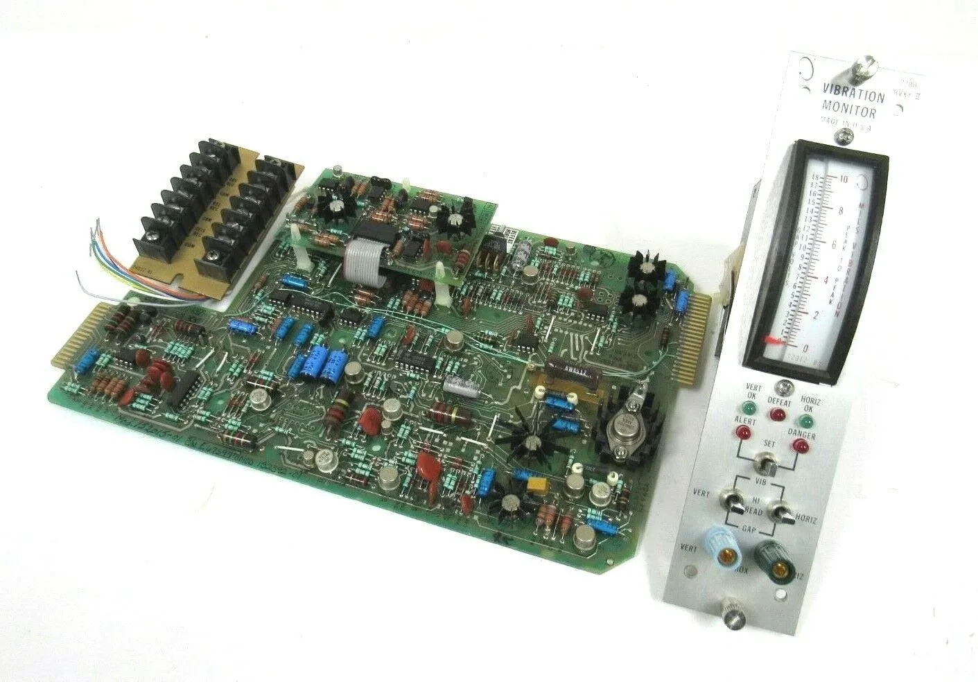USED BENTLY NEVADA 72851-03-04-01-01-01-00-00 VIBRATION MONITOR 152015-01 7200