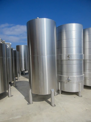 Vertical Tanks ss NEW 550 gallons