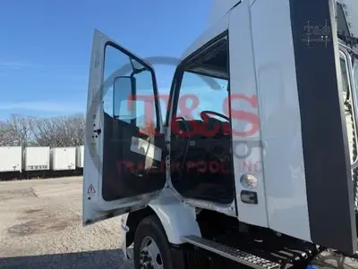 Used 2023 VOLVO VNR42T300 Conventional trucks Illinois US | T&S Trailer Pool #1509492
