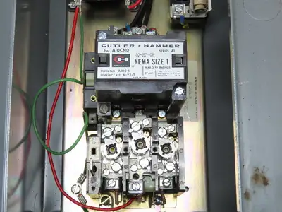 Cutler Hammer A30CGT0 Combination Motor Starter 10Hp 480V 3Ph Size 1 Fused