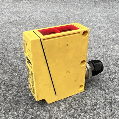Used Banner Engineering Q85VR3DL-T9 Photoelectric Sensors California US | Davliegogo LLC #1705873