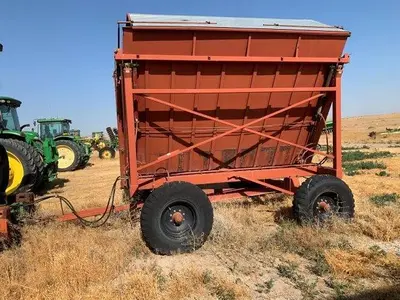 USED RICHARDTON 700