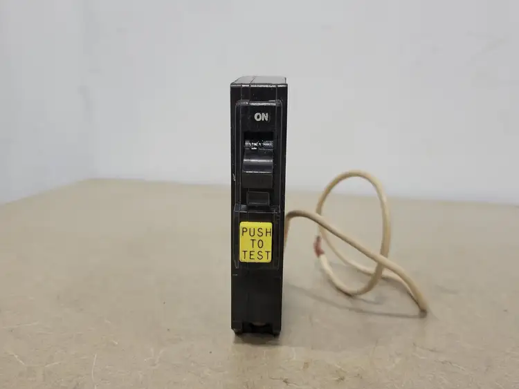 Used SQUARE D QOB115 Switchgears British Columbia CA | Lenmark #239991