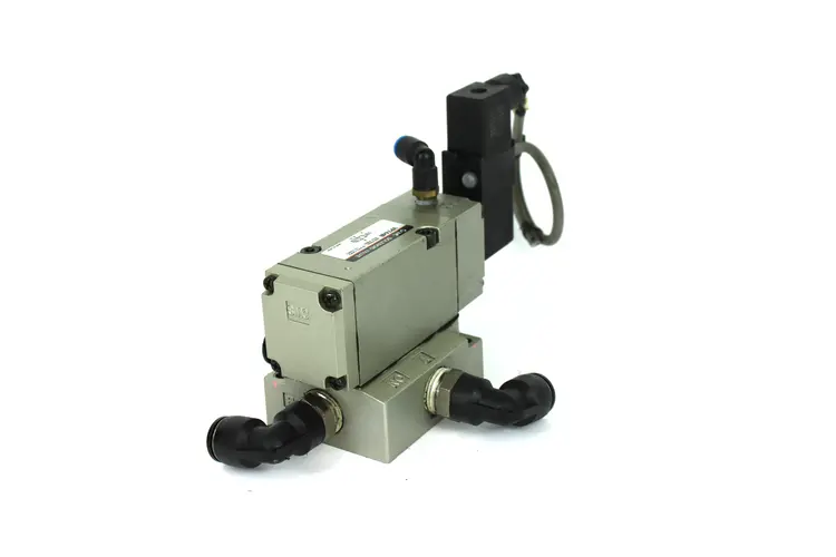 Used SMC VP744R Solenoid Valves | Industrial Parts R Us Inc. #365878