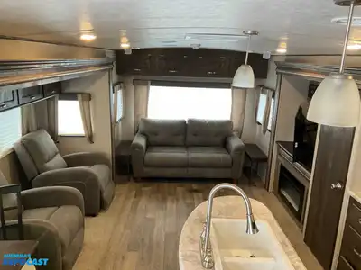 USED 2018 FOREST RIVER VIBE 288RLS