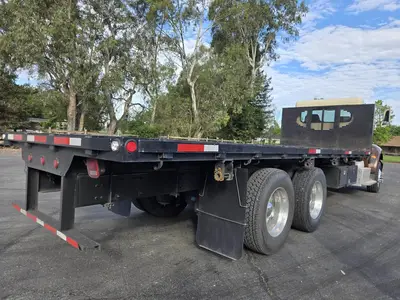 USED 2017 PETERBILT 348
