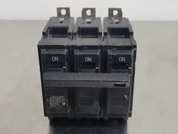 Used GENERAL ELECTRIC THQB315 Switchgears British Columbia CA | Lenmark #241616