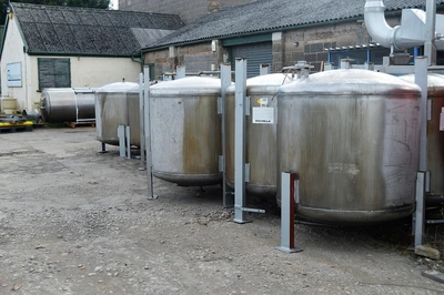 1000L S/S Vertical Enclosed Tank