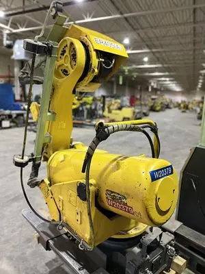Used 2002 FANUC R-2000IA/165R Robots Michigan US | Aucto #1332264
