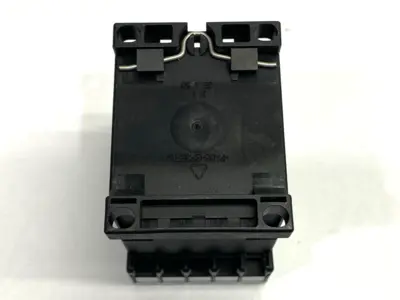 Used Siemens SIRIUS Contactor 3-Pole 24VDC 4kW 400V 9A PLC Contactors Michigan US | Maverick Industrial Sales #1401995