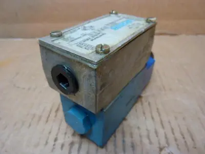 USED VICKERS DG4V-3-0B-M-W-B-40